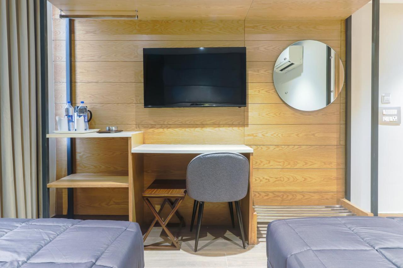 Hotel Bricks, Karol Bagh, New Delhi Екстериор снимка