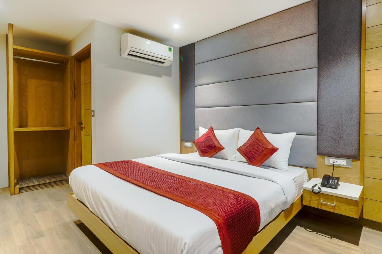 Hotel Bricks, Karol Bagh, New Delhi Екстериор снимка