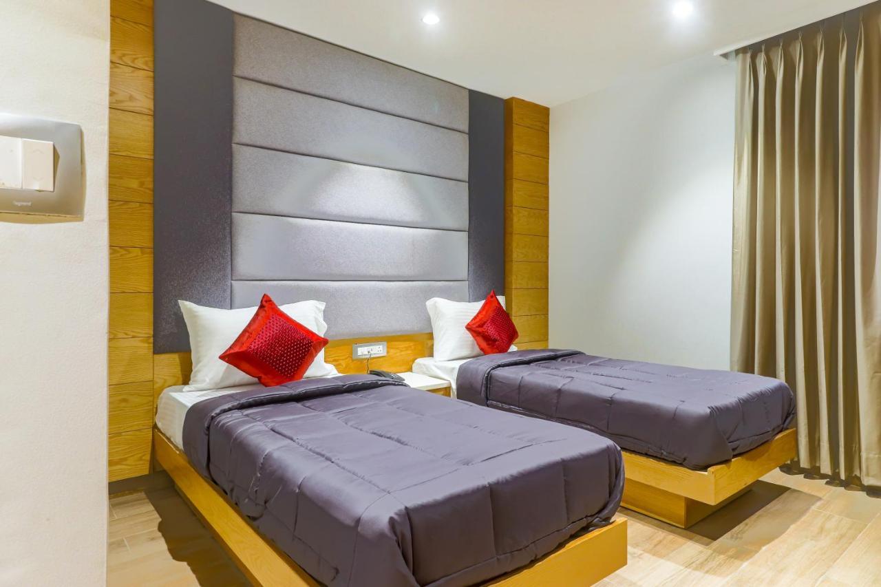 Hotel Bricks, Karol Bagh, New Delhi Екстериор снимка
