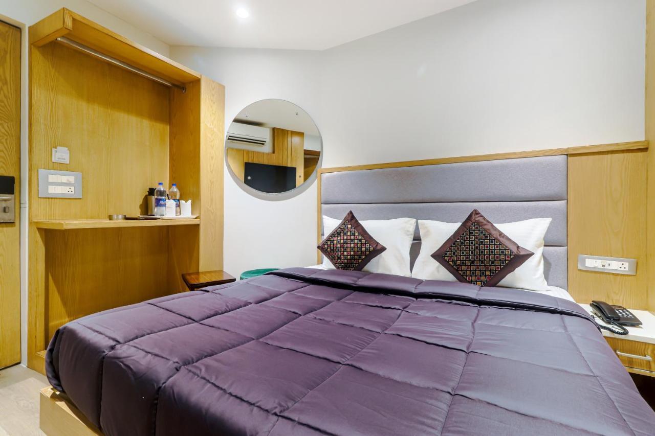 Hotel Bricks, Karol Bagh, New Delhi Екстериор снимка