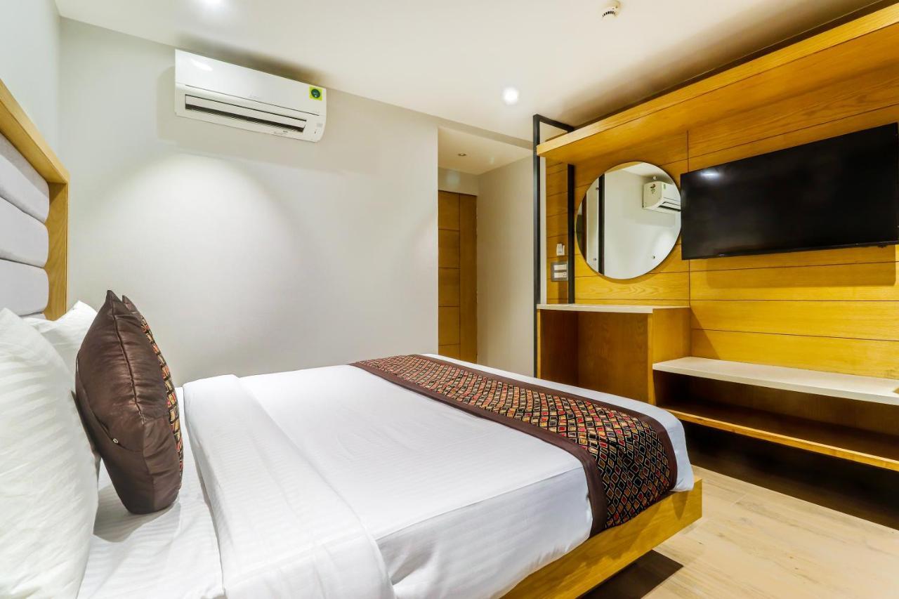 Hotel Bricks, Karol Bagh, New Delhi Екстериор снимка