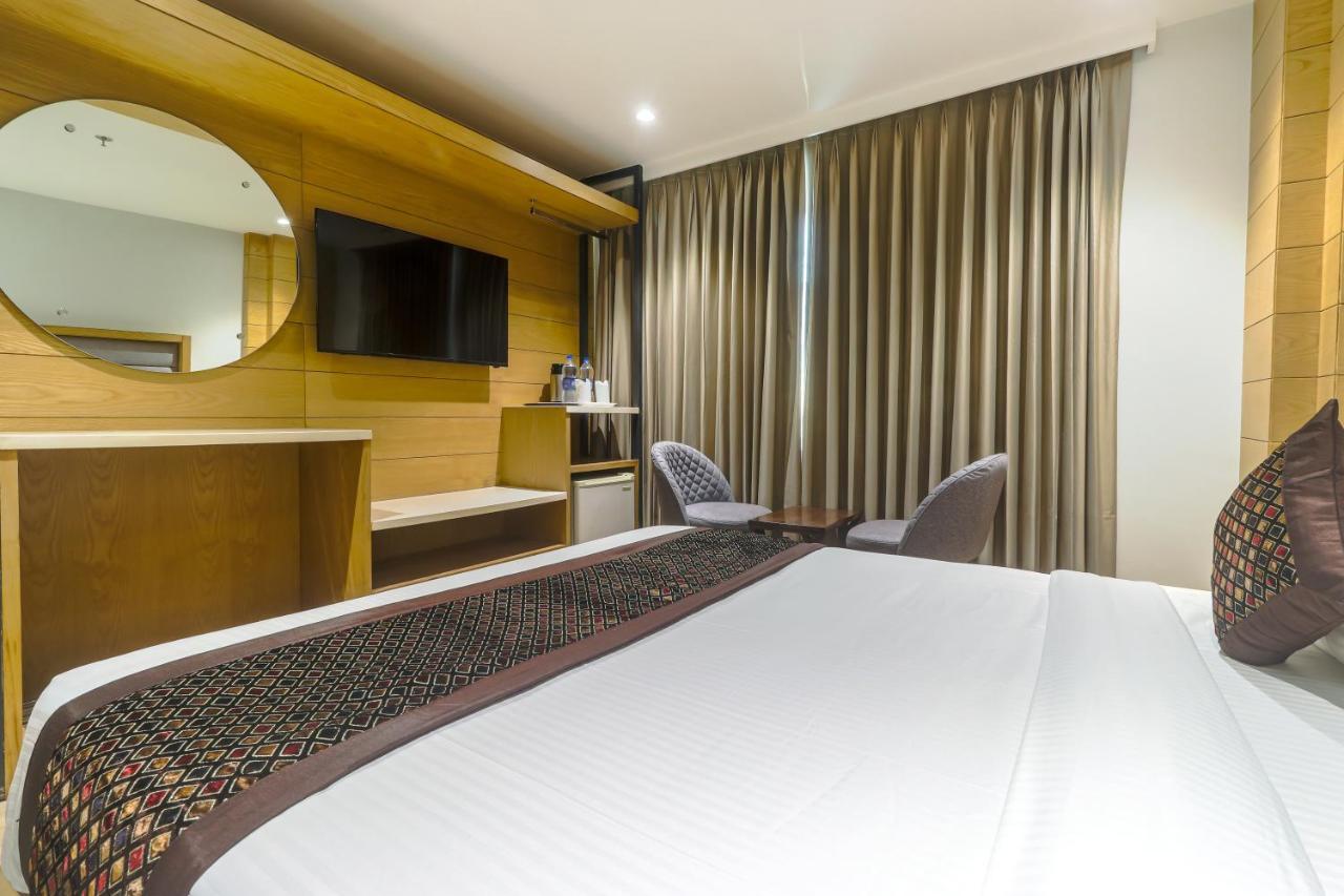 Hotel Bricks, Karol Bagh, New Delhi Екстериор снимка