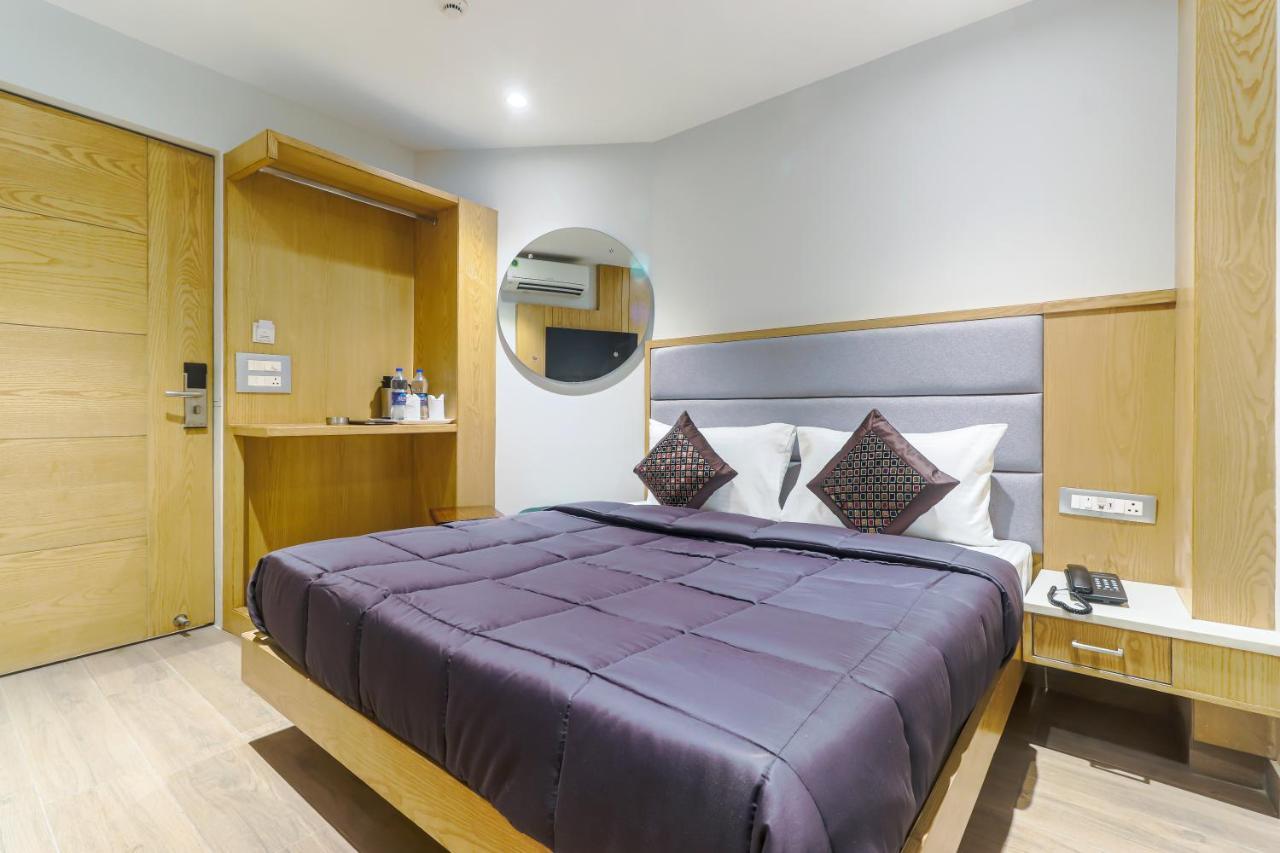 Hotel Bricks, Karol Bagh, New Delhi Екстериор снимка