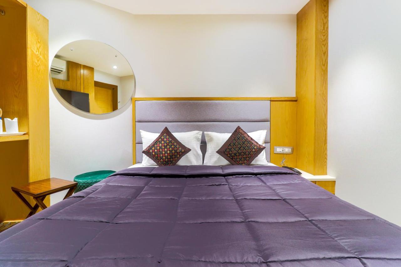 Hotel Bricks, Karol Bagh, New Delhi Екстериор снимка