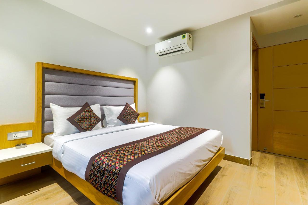 Hotel Bricks, Karol Bagh, New Delhi Екстериор снимка